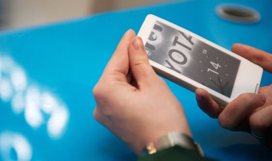 Старт продаж Yota Phone в Москве