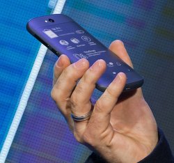 Презентация смартфона YotaPhone 2 в России