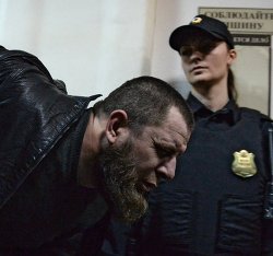 Подозреваемые в убийстве Б.Немцова доставлены в Басманный суд