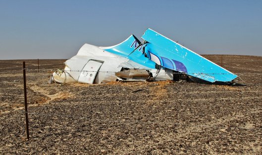 *Обломки самолета Airbus A321 авиакомпании "Когалымавиа" в Египте