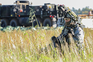 Американский военный во время учений в Германии