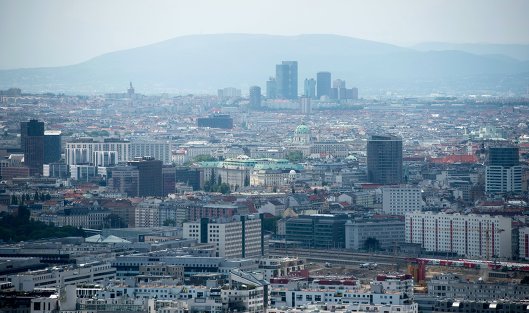 Вид на Вену с Дунайской телебашни