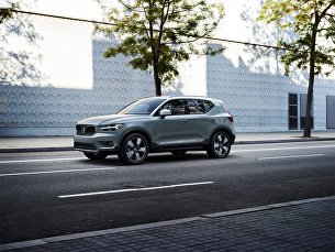 Автомобиль Volvo XC40