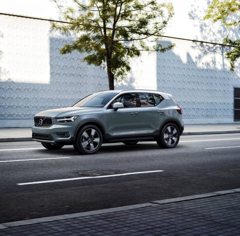 Автомобиль Volvo XC40