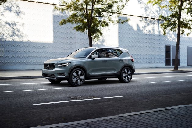 Автомобиль Volvo XC40