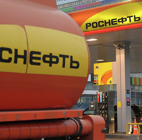 Автозаправочная станция компании "Роснефть" в Москве