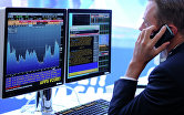 Экран, транслирующий биржевые графики и диаграммы