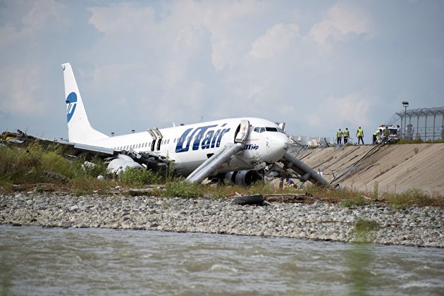 Самолет Boeing 737-800 авиакомпаниии Utair, рейса Москва - Сочи, совершил аварийную посадку в Сочи. 1 сентября 2018