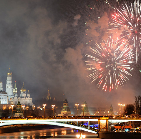 " Праздничный фейерверк в Москве в новогоднюю ночь