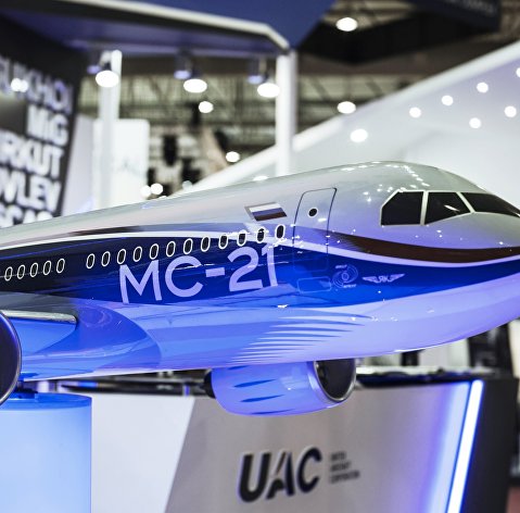 Модель самолета МС-21 на стенде на стенде Объединенной авиастроительной корпорации.