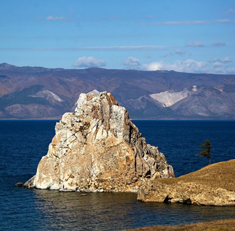 Мыс Бурхан, скала Шаманка на острове Ольхон в Иркутской области