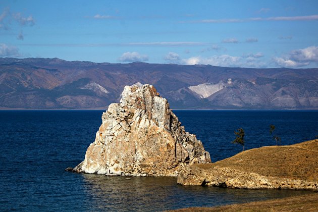 Мыс Бурхан, скала Шаманка на острове Ольхон в Иркутской области