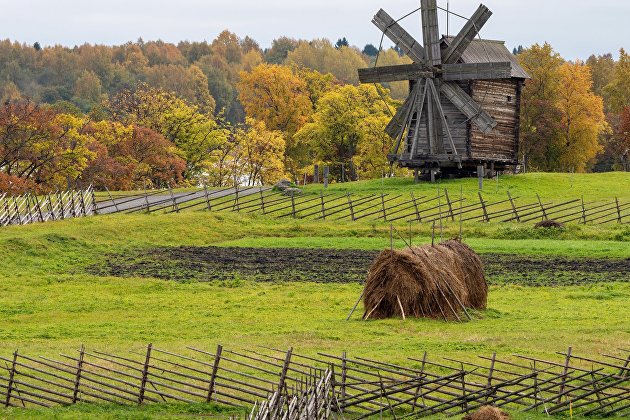 Деревянная ветряная мельница