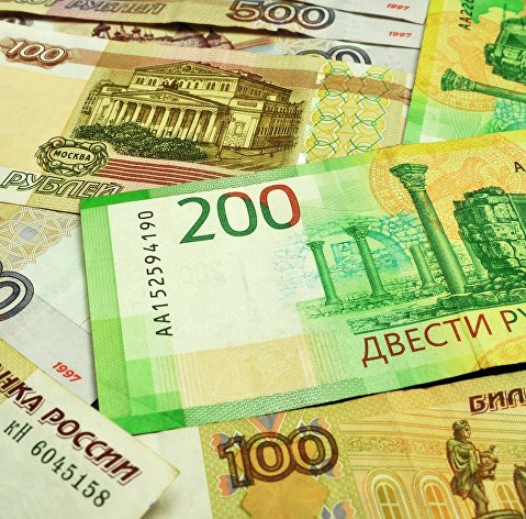 Банкноты номиналом 100, 200 и 500 рублей