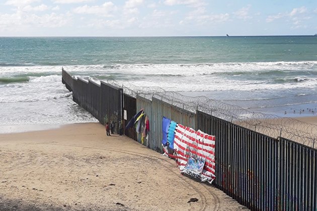 Пограничная стена с США в мексиканской Тихуане.