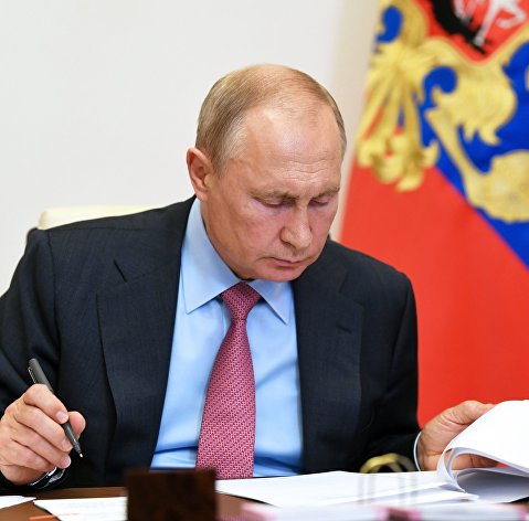 Президент РФ В. Путин провел совещание по ситуации на рынке труда