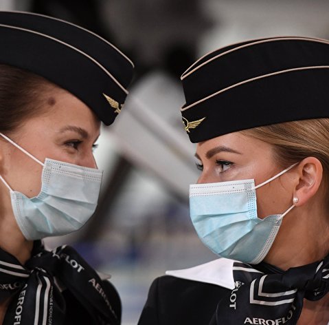 Стюардессы на территории тренажерного комплекса Аэрофлота в Москве