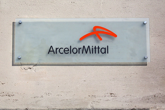 Вывеска на штаб-квартире металлургической компании Arcelor-Mittal. Люксембург.