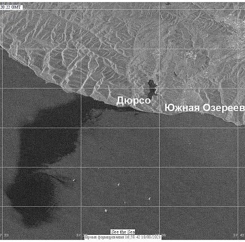 Спутниковый снимок разлива нефти под Новороссийском
