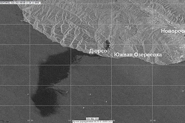 Спутниковый снимок разлива нефти под Новороссийском