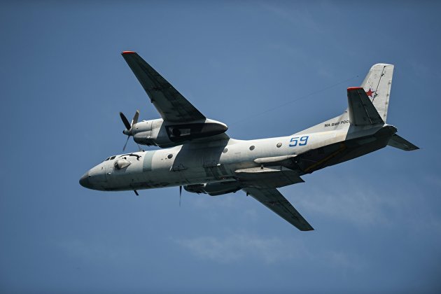 Военно-транспортный самолёт Ан-26 ВМФ России на генеральной репетиции парада в честь Дня Военно-морского флота в Севастополе