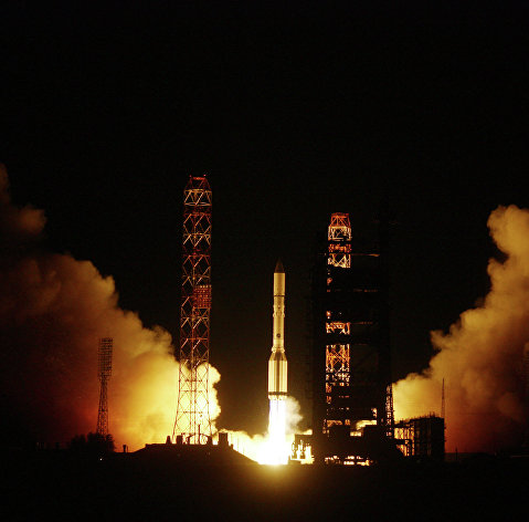 Пуск ракеты "Протон-М" с российским спутником "Экспресс АМ-4"