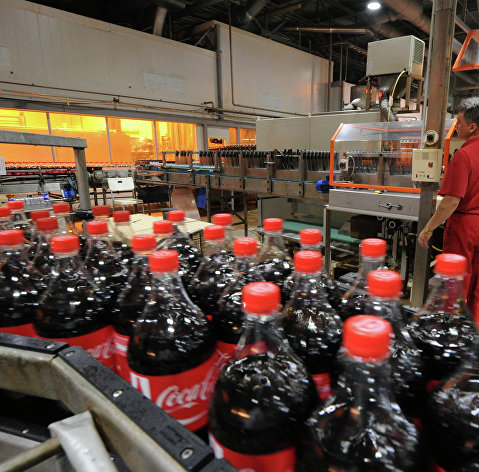 Линия розлива продукции Coca-Cola в пластиковую тару