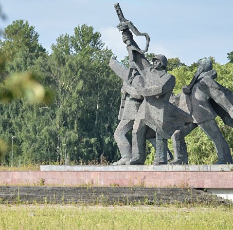 Памятник воинам Советской Армии - освободителям Советской Латвии и Риги