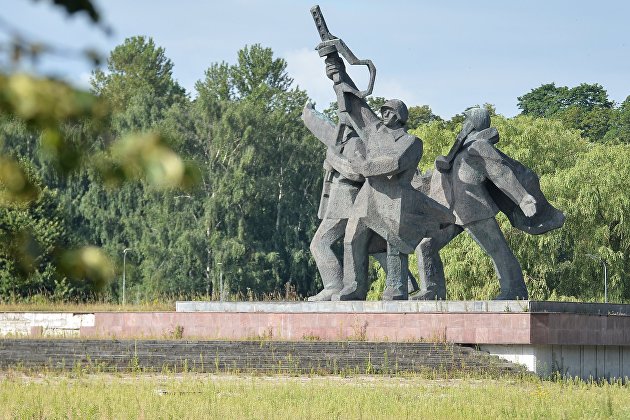 Памятник воинам Советской Армии - освободителям Советской Латвии и Риги