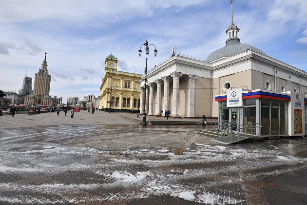 Выход со станции метро "Комсомольская" в Москве