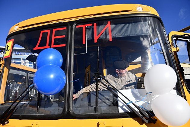 Передача школьных автобусов правительством Екатеринбурга муниципалитетам Свердловской области