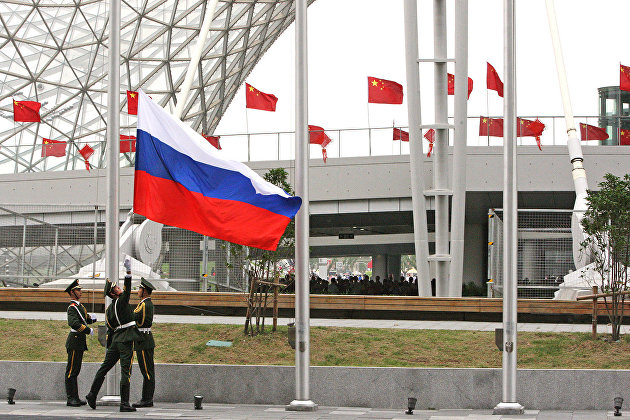 Поднятие российского флага в Шанхае