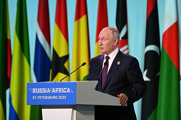 Владимир Путин выступает по итогам II Саммита "Россия - Африка"