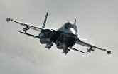 *Самолет Су-34 во время выступления в последний день работы Международного авиационного-космического салона МАКС-2015 в подмосковном Жуковском