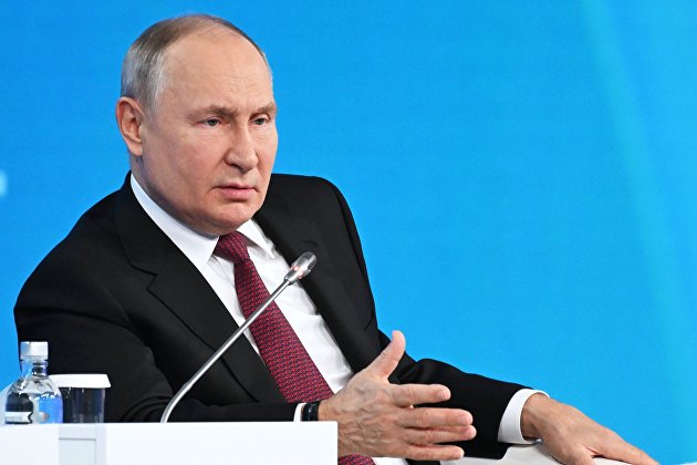 Президент РФ В. Путин выступил на пленарном заседании форума "РЭН-2023"