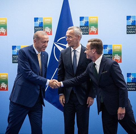 Президент Турции Тайип Эрдоган, премьер-министр Швеции Ульф Кристерссон и генеральный секретарь НАТО Йенс Столтенберг