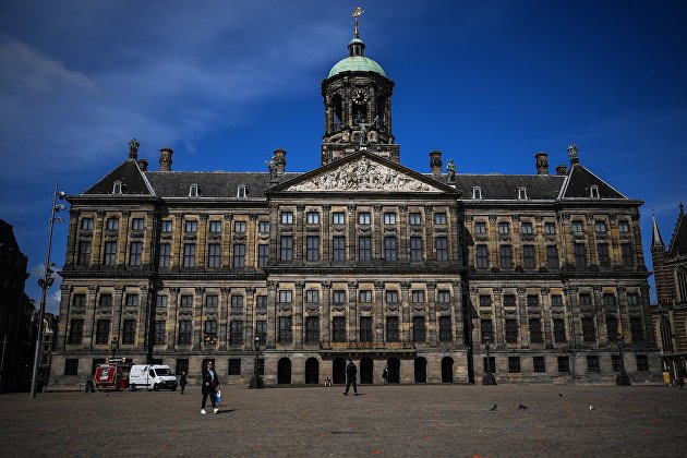 Королевский дворец на площади Дам в Амстердаме