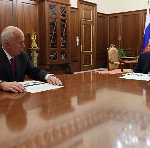 Президент РФ В. Путин провел рабочую встречу с главой "Ростеха" С. Чемезовым