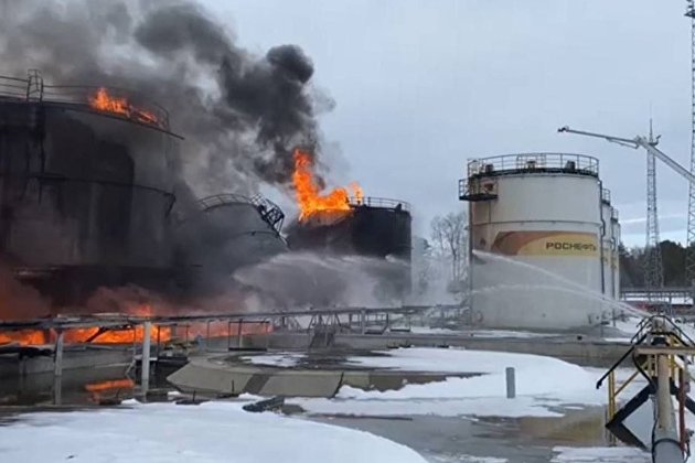 Пожар на Клинцовской нефтебазе после атаки украинским БПЛА