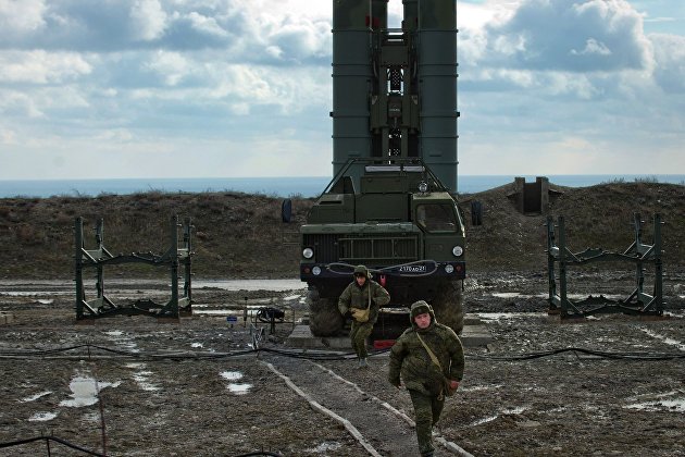 Зенитный ракетный комплекс С-400 "Триумф" полка противовоздушной обороны в Феодосии