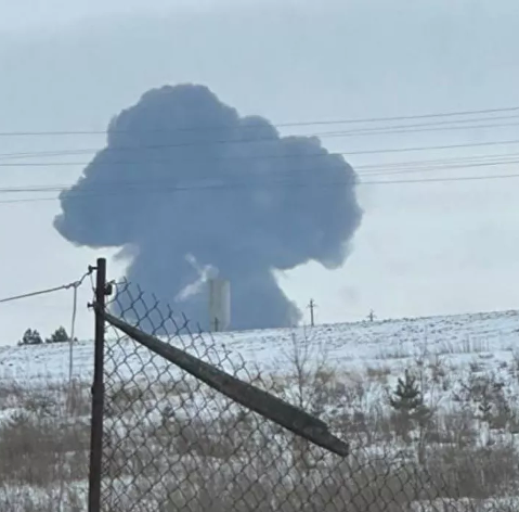 Момент падения транспортного самолета Минобороны РФ Ил-76 под Белгородом