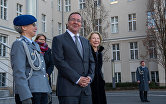 Министр обороны Германии Борис Писториус и посол США в Германии Эми Гутман